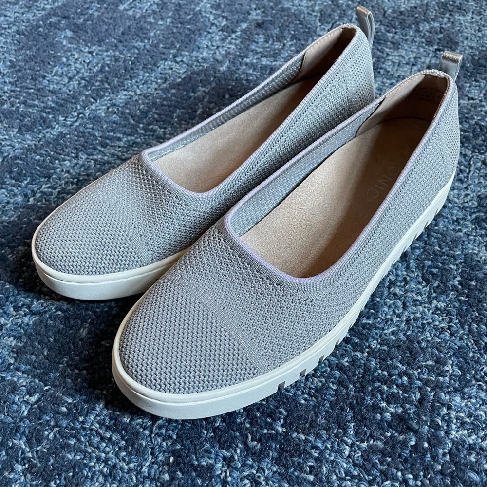 Barely worn Vionic Uptown Knit Skimmer Flat in light grey, size 8, width medium